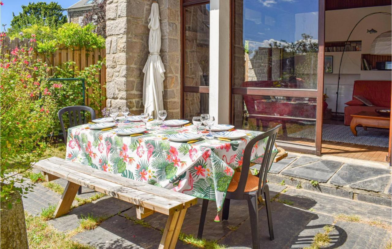 5 Bedroom Cozy Home In Lézardrieux Exterior foto